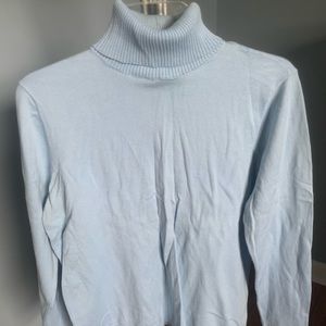 LL Bean Women’s Light Blue Turtleneck Medium